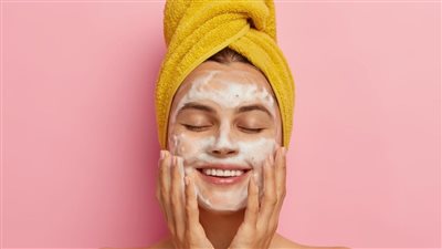 أسهل طريقة لتنظيف البشرة في المنزل بـ 3 خطوات فقط