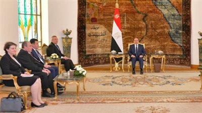 صحف مصر تسلط الضوء على مباحثات السيسي مع رئيس الوزراء الروماني