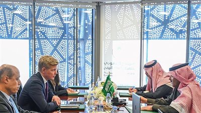 آل جابر يلتقي المبعوث الأممي إلى اليمن في الرياض