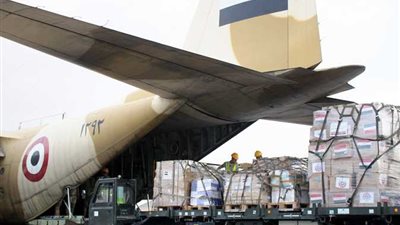 مصر ترسل 5 طائرات عسكرية محملة بمساعدات طبية عاجلة لسوريا وتركيا