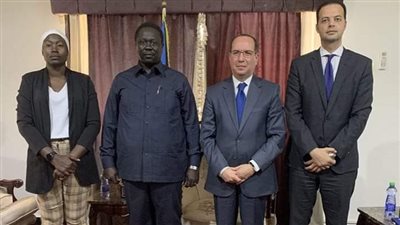 السفير المصري في جوبا يبحث مع نائب الرئيس الجنوب سوداني التعاون بين البلدين