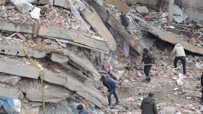 عدد ضحايا زلزال تركيا وسوريا.. 
