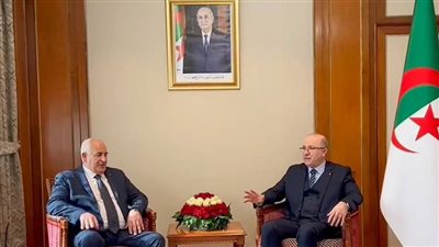 رئيس الوزراء الجزائري يلتقي وزيرَ الداخلية الفلسطيني