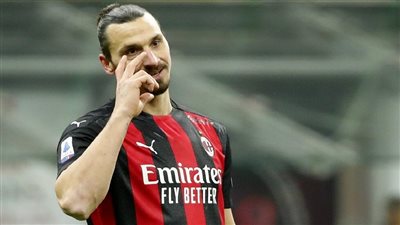 زلاتان إبراهيموفيتش يفجر مفاجأة بشأن مستقبله في عالم كرة القدم 