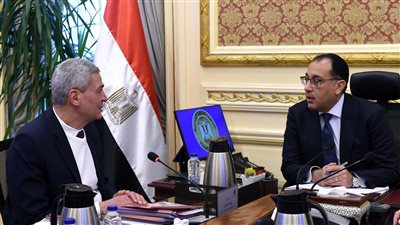 رئيس الوزراء يوجه بتيسير إجراءات إصدار تراخيص مصانع الأدوية والمستلزمات الطبية 