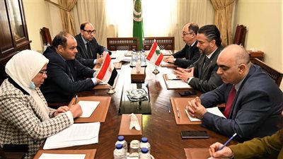 وزير التجارة والصناعة يبحث مع نظيريه العراقي واللبناني الارتقاء بالعلاقات التجارية والصناعية والاستثمارية المشتركة