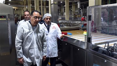 رئيس مجلس الوزراء يتفقد مصنع 