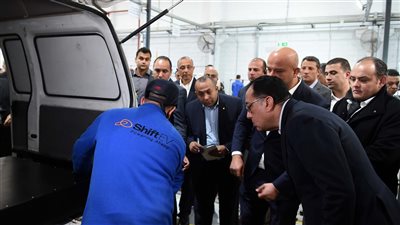 مدبولي يتفقَّد شركة 