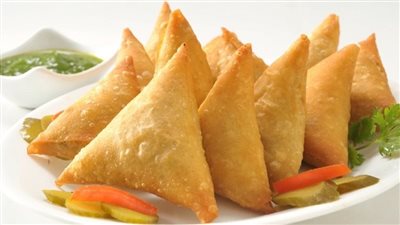 طريقة عمل عجينة السمبوسة بحشوة الجبنة.. استعدي لسفرة رمضان