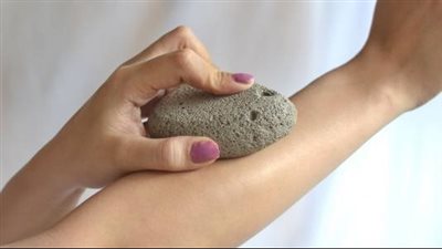 طريقة تنظيف الجسم وتفتيحه.. 8 خطوات للاستحمام الصحيح