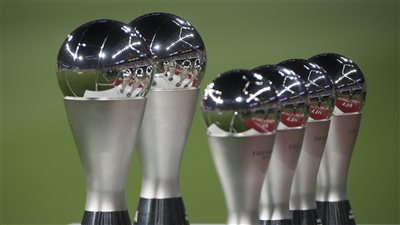 الكشف عن المرشحين لتشكيل الأفضل في 2022.. غياب صلاح مع ثلاثي مفاجئ