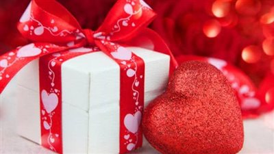 يتبادل فيه الكثير الهدايا والعبارات الرومانسية.. ما هي قصة عيد الحب Valentine's Day الذي يحتفل به العالم؟
