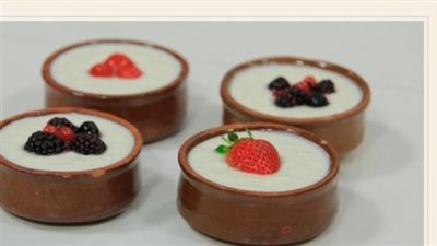 طريقة عمل الزبادي بوصفة سهلة واقتصادية على قد الإيد