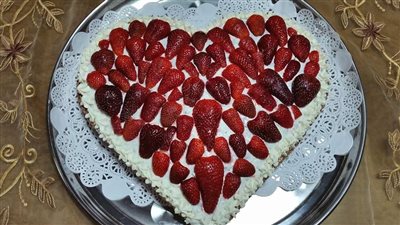 طريقة عمل كيكة عيد الحب على شكل قلب.. وصفتين بأقل مقادير ممكنة