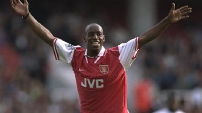 مهاجم نادي أرسنال السابق 