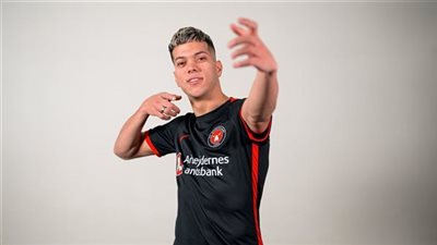 شاهد.. حفاوة استقبال لاعبو ميتلاند الدنماركي للنجم المصري إمام عاشور