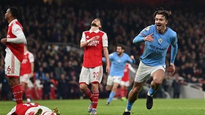 مانشستر سيتي يُسقط أرسنال بثلاثية ويخطف صدارة الدوري الإنجليزي