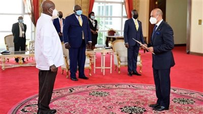 السفير المصري لدى جمهورية اوغندا يسلم أوراق اعتماده للرئيس الأوغندي