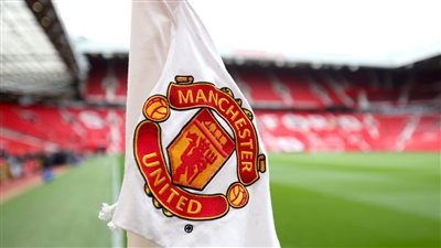 تقارير: عائلة جليزر تدرس بيع نادي مانشستر يونايتد قبل عام 2027