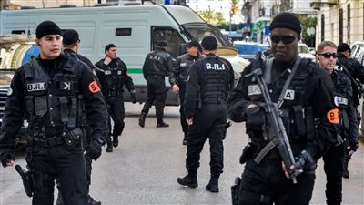 الجزائر..4 متطرفين يسلمون أنفسهم للسلطات الجزائرية