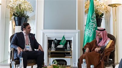 وزير الخارجية السعودي يلتقي نظيره الباكستاني