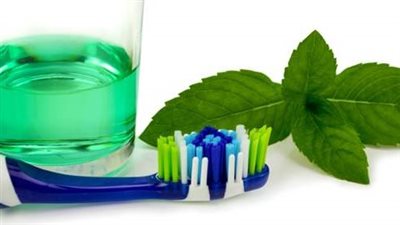 غسول فم طبيعي بمكونات منزلية.. 5 أنواع تحقق فوائد للأسنان واللثة