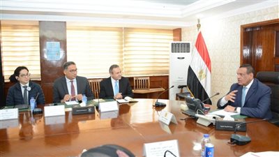 وزير التنمية المحلية يستقبل وفد البنك الدولى لمتابعة برنامج التنمية بصعيد مصر 